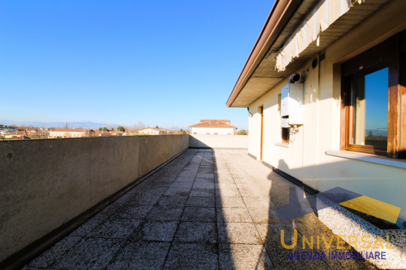 SAN GIORGIO DELLE PERTICHE – In zona centralissima, comodo a tutti i servizi quali: supermercato,...
