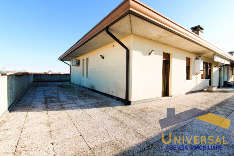 SAN GIORGIO DELLE PERTICHE – In zona centralissima, comodo a tutti i servizi quali: supermercato,...