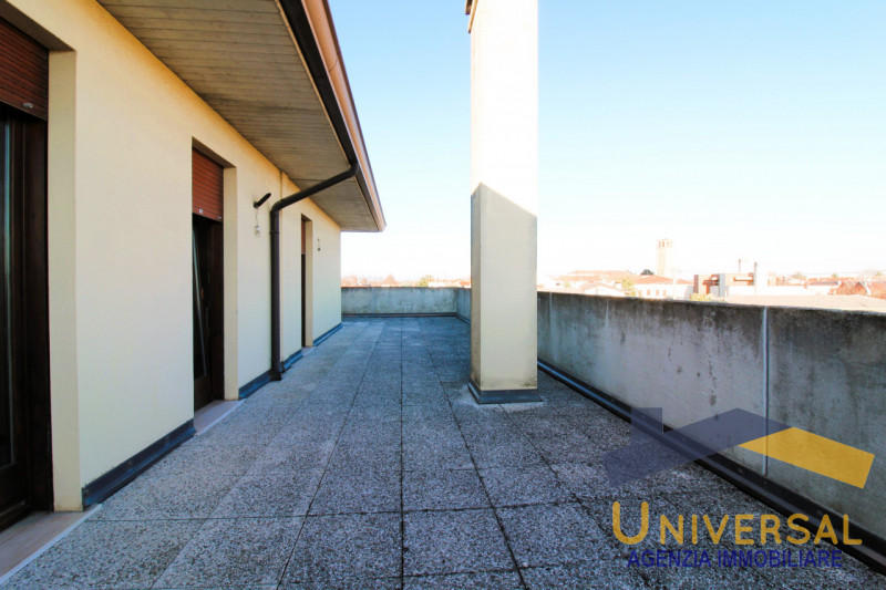 SAN GIORGIO DELLE PERTICHE – In zona centralissima, comodo a tutti i servizi quali: supermercato,...