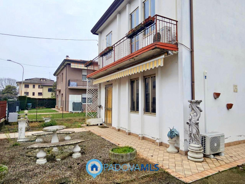 Immobile in esclusiva al Gruppo Padova MLS

VIGONZA CENTRO In posizione centrale e tranquilla, su...