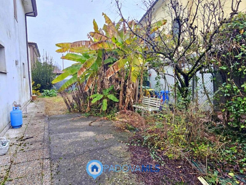 Immobile in esclusiva al Gruppo Padova MLS

VIGONZA CENTRO In posizione centrale e tranquilla, su...