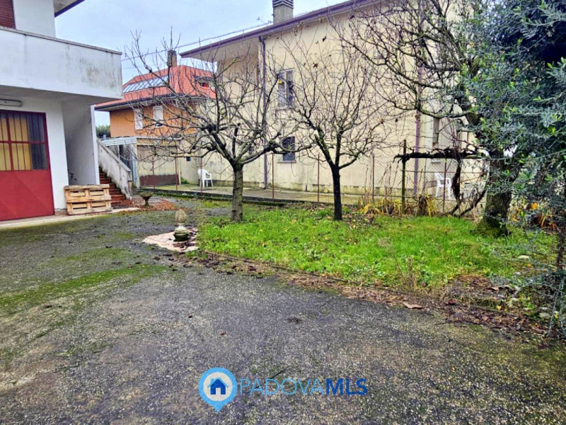 Immobile in esclusiva al Gruppo Padova MLS

VIGONZA CENTRO In posizione centrale e tranquilla, su...