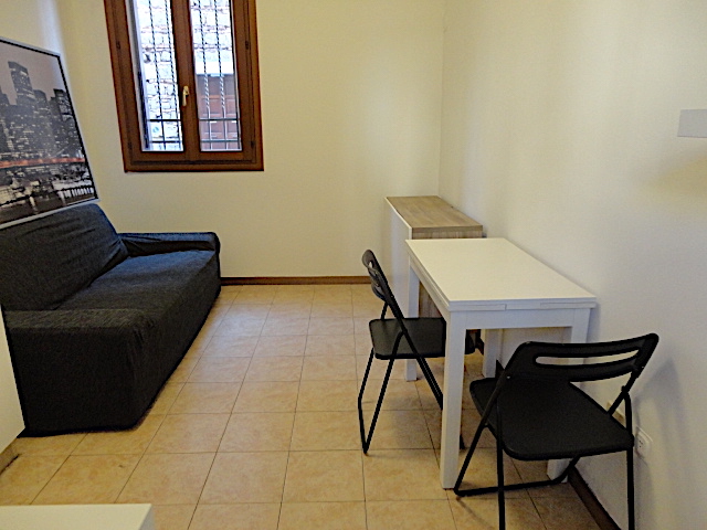 In una palazzina di 4 unità a pochi passi da Ponte Molino è disponibile un grazioso appartamento ...