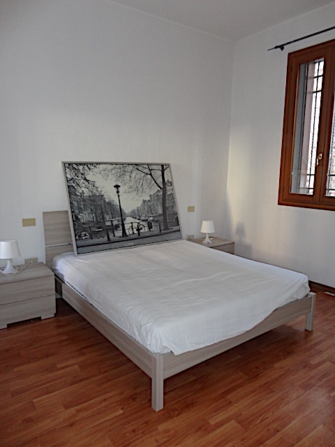 In una palazzina di 4 unità a pochi passi da Ponte Molino è disponibile un grazioso appartamento ...