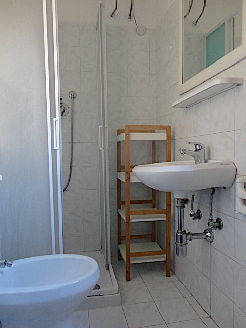 In una palazzina di 4 unità a pochi passi da Ponte Molino è disponibile un grazioso appartamento ...