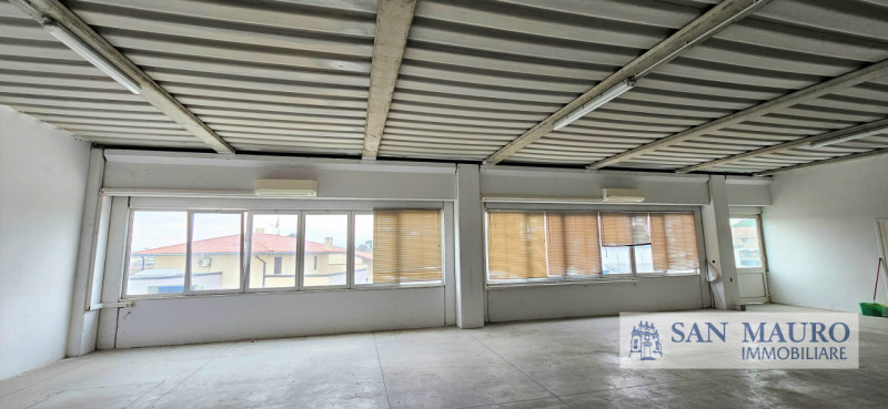 MONTICELLO CONTE OTTO: Nella zona industriale di Monticello Conte Otto area dedicata alle attivit...