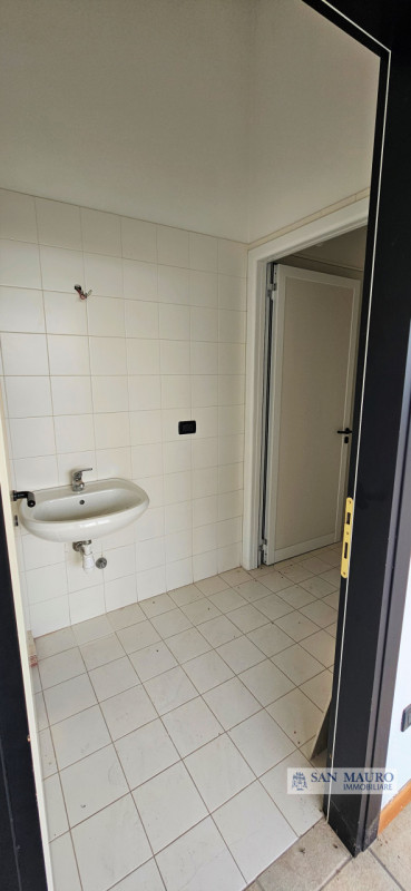 MONTICELLO CONTE OTTO: Nella zona industriale di Monticello Conte Otto area dedicata alle attivit...