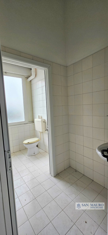 MONTICELLO CONTE OTTO: Nella zona industriale di Monticello Conte Otto area dedicata alle attivit...