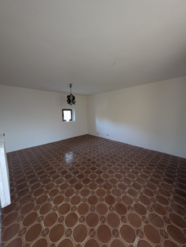 Scopri questa porzione di testa situata nel cuore del caratteristico comune di Vittorio Veneto, n...