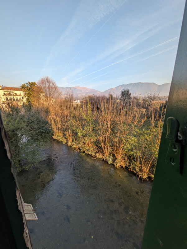 Scopri questa porzione di testa situata nel cuore del caratteristico comune di Vittorio Veneto, n...