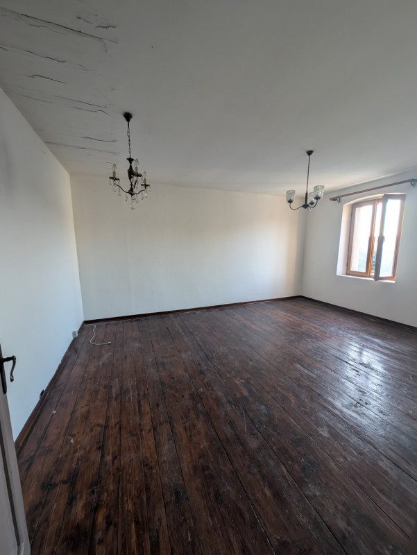 Scopri questa porzione di testa situata nel cuore del caratteristico comune di Vittorio Veneto, n...