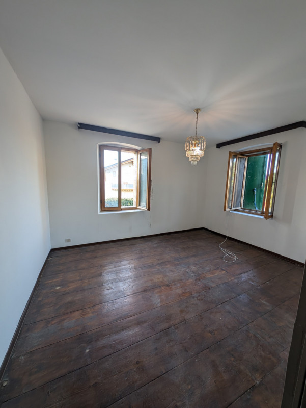 Scopri questa porzione di testa situata nel cuore del caratteristico comune di Vittorio Veneto, n...