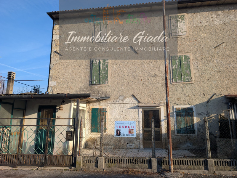 Scopri questa porzione di testa situata nel cuore del caratteristico comune di Vittorio Veneto, n...