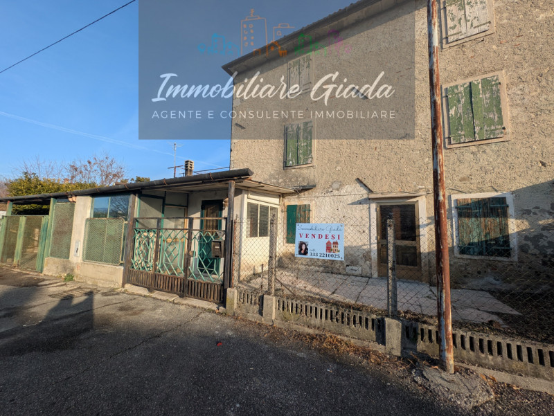 Scopri questa porzione di testa situata nel cuore del caratteristico comune di Vittorio Veneto, n...