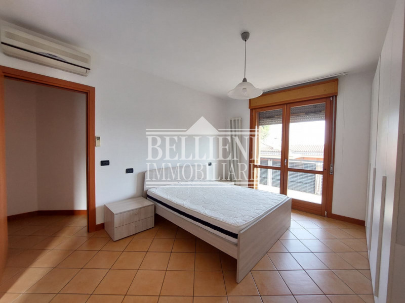 ZONA DAL MOLIN: In contesto recente e situato in zona residenziale che affaccia sul verde, propon...