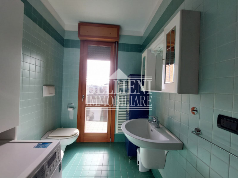 ZONA DAL MOLIN: In contesto recente e situato in zona residenziale che affaccia sul verde, propon...