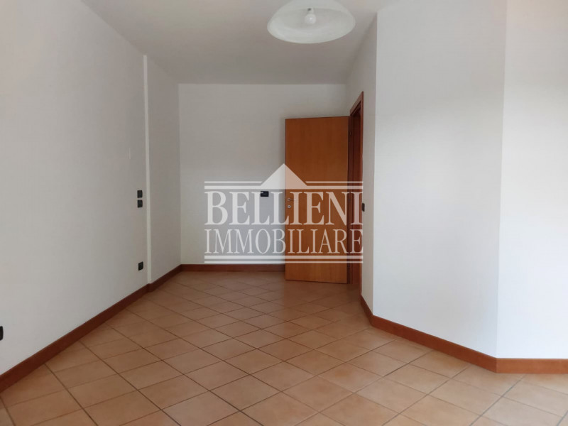 ZONA DAL MOLIN: In contesto recente e situato in zona residenziale che affaccia sul verde, propon...