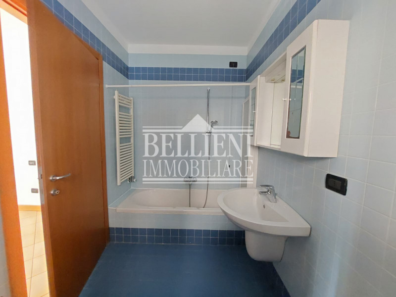 ZONA DAL MOLIN: In contesto recente e situato in zona residenziale che affaccia sul verde, propon...