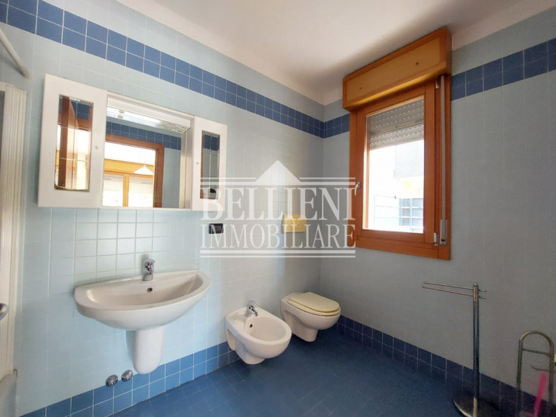 ZONA DAL MOLIN: In contesto recente e situato in zona residenziale che affaccia sul verde, propon...