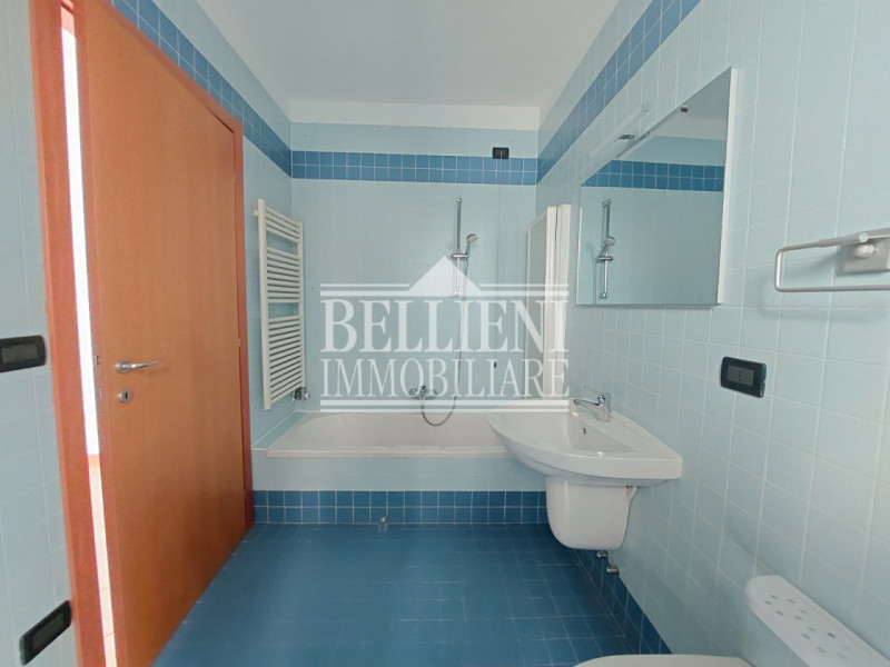 ZONA DAL MOLIN: In contesto recente e situato in zona residenziale che affaccia sul verde, propon...