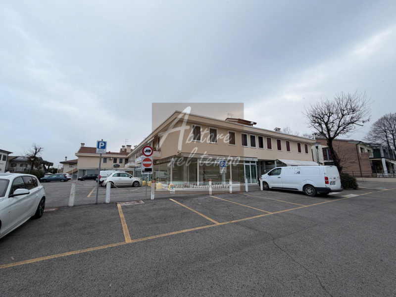 SAN GIORGIO IN BOSCO (PD) - VIA VALSUGANA

Proponiamo in locazione un locale commerciale fronte s...