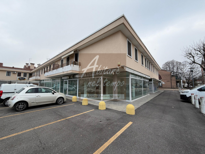 SAN GIORGIO IN BOSCO (PD) - VIA VALSUGANA

Proponiamo in locazione un locale commerciale fronte s...