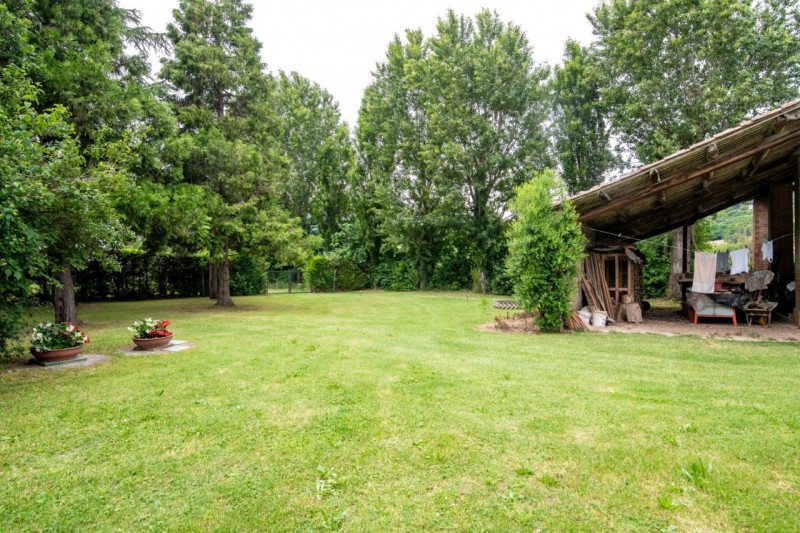 A Baone, nella rinomata Valle San Giorgio, proponiamo in vendita importante rustico di ampia metr...