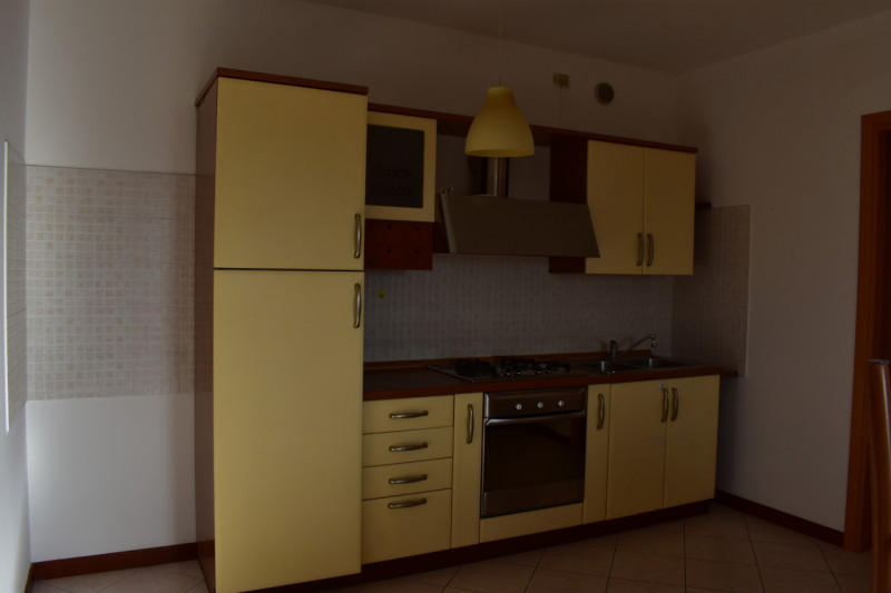 Scopri questa imperdibile opportunità di acquisto nel cuore di Casalserugo! Proponiamo un apparta...