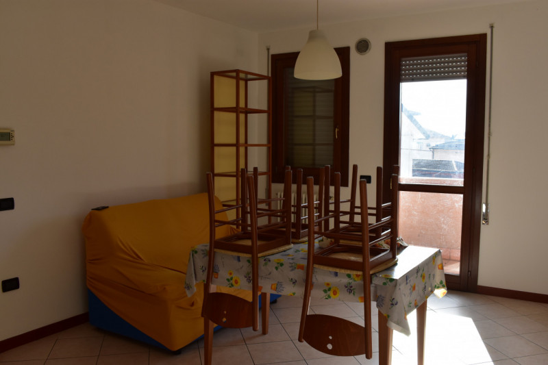 Scopri questa imperdibile opportunità di acquisto nel cuore di Casalserugo! Proponiamo un apparta...