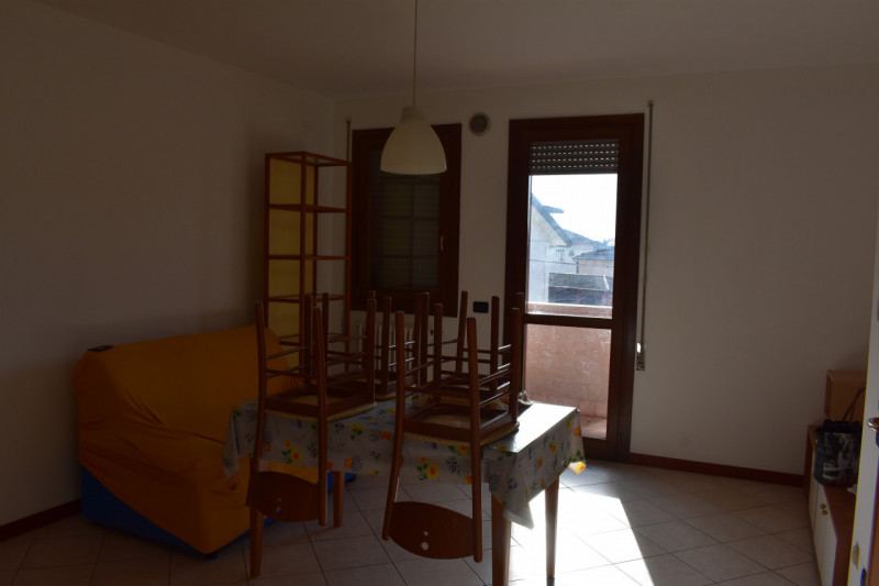 Scopri questa imperdibile opportunità di acquisto nel cuore di Casalserugo! Proponiamo un apparta...