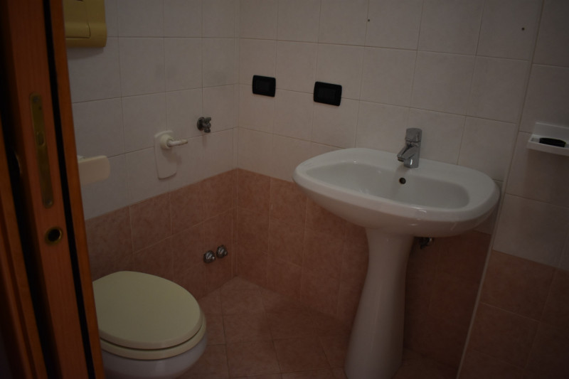 Scopri questa imperdibile opportunità di acquisto nel cuore di Casalserugo! Proponiamo un apparta...