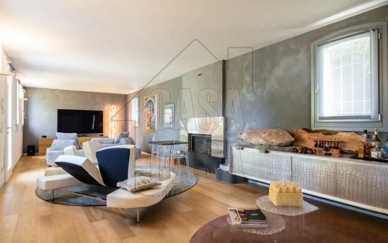 A soli 10 minuti dal centro di Padova e 10 minuti dai Colli Euganei, immersa nel verde più autent...