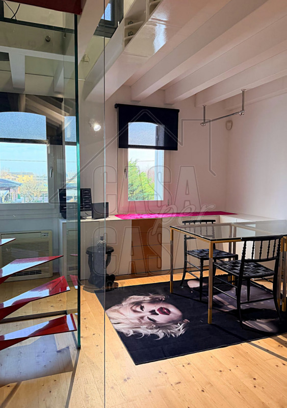 A soli 10 minuti dal centro di Padova e 10 minuti dai Colli Euganei, immersa nel verde più autent...