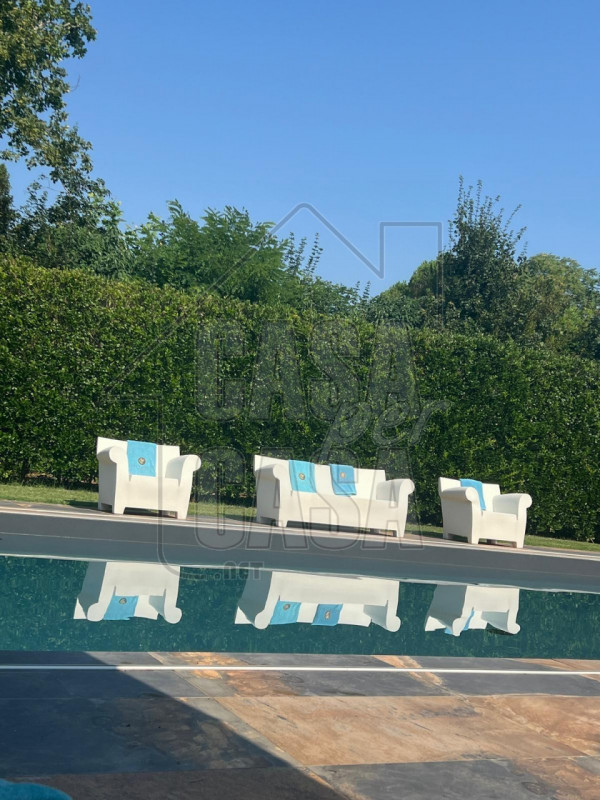 A soli 10 minuti dal centro di Padova e 10 minuti dai Colli Euganei, immersa nel verde più autent...