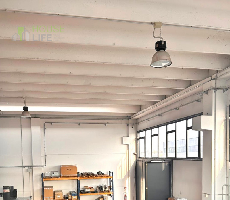 THIENE - Z.I.: CAPANNONE ARTIGIANALE di mq 650 totali, di cui mq 480 di area produttiva, mq 125 d...