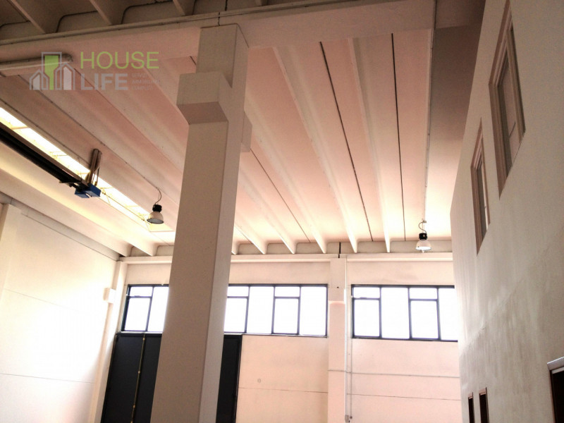 THIENE - Z.I.: CAPANNONE ARTIGIANALE di mq 650 totali, di cui mq 480 di area produttiva, mq 125 d...