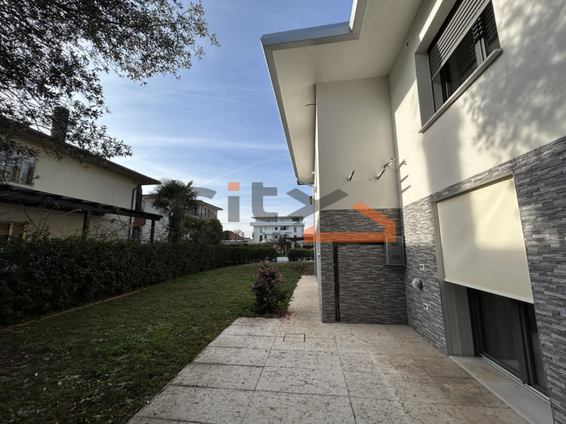 In tranquilla zona residenziale di San Giuseppe di Cassola, a pochi minuti dal centro di Bassano ...