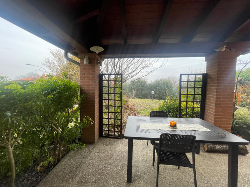 Scopri la tua nuova casa nel cuore della collina, nella splendida zona di Monteviale - Centro. Qu...