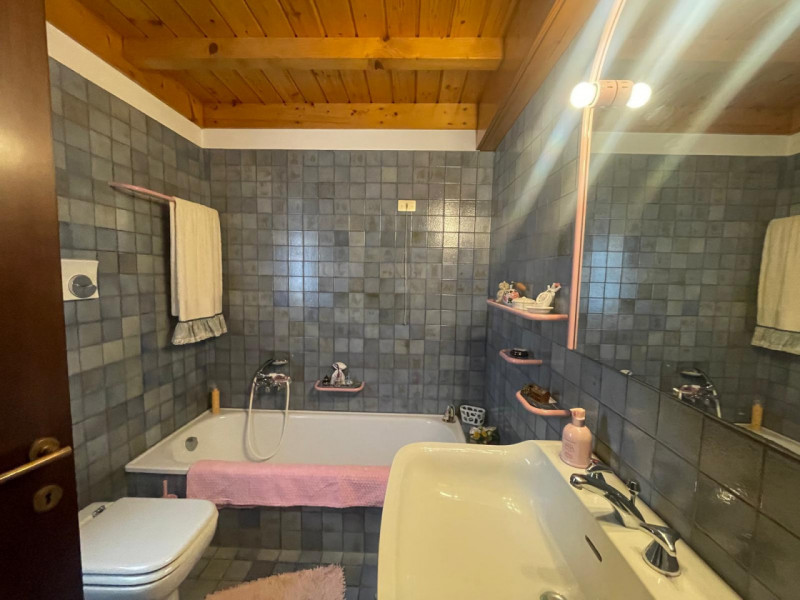 Scopri la tua nuova casa nel cuore della collina, nella splendida zona di Monteviale - Centro. Qu...