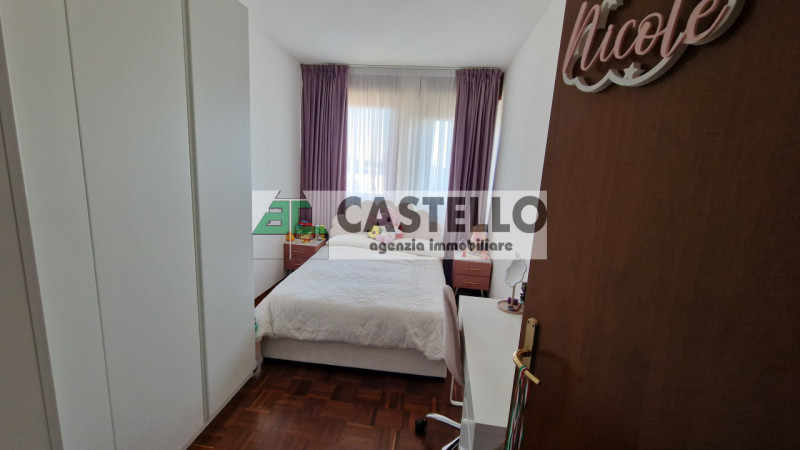 Cadoneghe Mejaniga spazioso appartamento su vano scala di 6 unità (lo stabile è composto da più v...