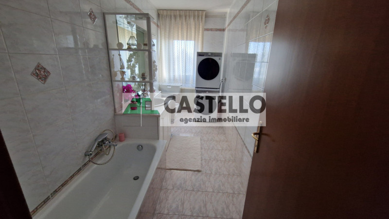 Cadoneghe Mejaniga spazioso appartamento su vano scala di 6 unità (lo stabile è composto da più v...