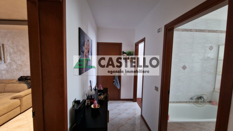 Cadoneghe Mejaniga spazioso appartamento su vano scala di 6 unità (lo stabile è composto da più v...