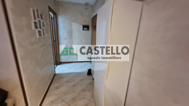 Cadoneghe Mejaniga spazioso appartamento su vano scala di 6 unità (lo stabile è composto da più v...