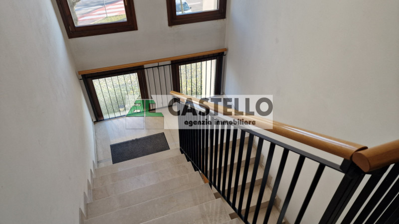 Cadoneghe Mejaniga spazioso appartamento su vano scala di 6 unità (lo stabile è composto da più v...