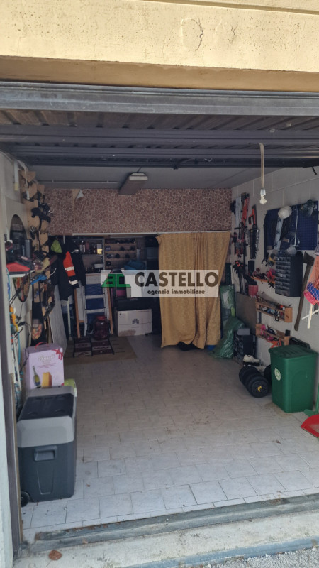 Cadoneghe Mejaniga spazioso appartamento su vano scala di 6 unità (lo stabile è composto da più v...