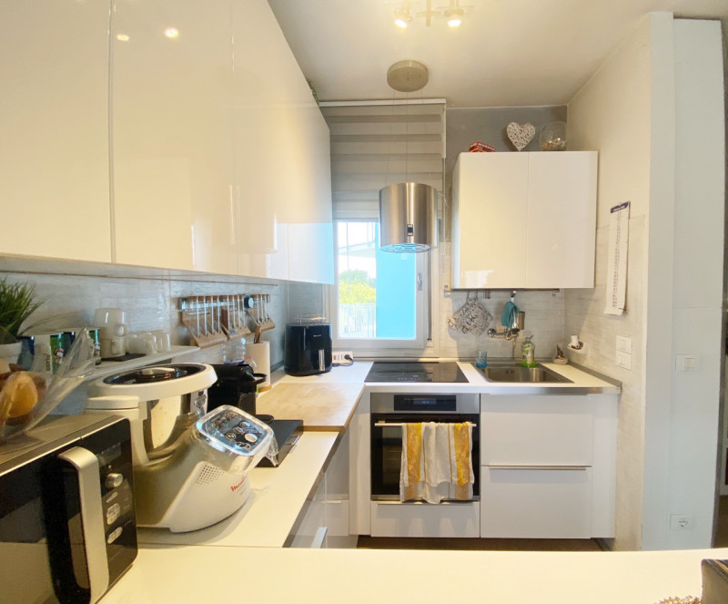 (Per INFO Mara 3481536890) A Jesolo Lido, zona Piazza Milano, siamo a proporre in vendita interes...