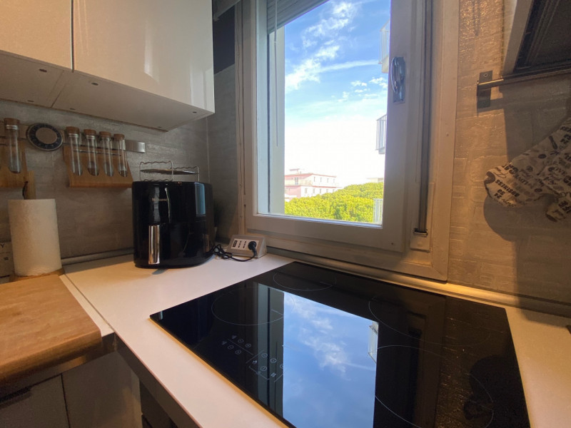 (Per INFO Mara 3481536890) A Jesolo Lido, zona Piazza Milano, siamo a proporre in vendita un inte...