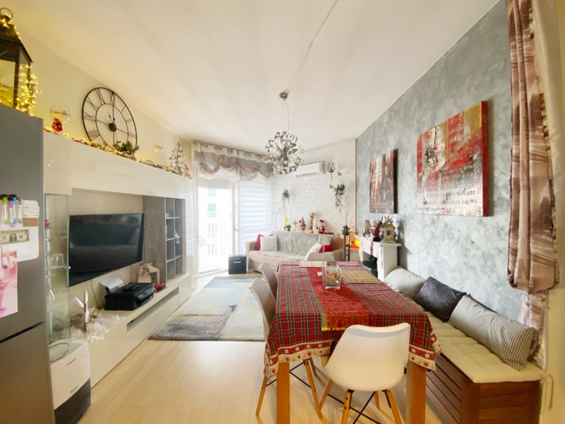 (Per INFO Mara 3481536890) A Jesolo Lido, zona Piazza Milano, siamo a proporre in vendita interes...