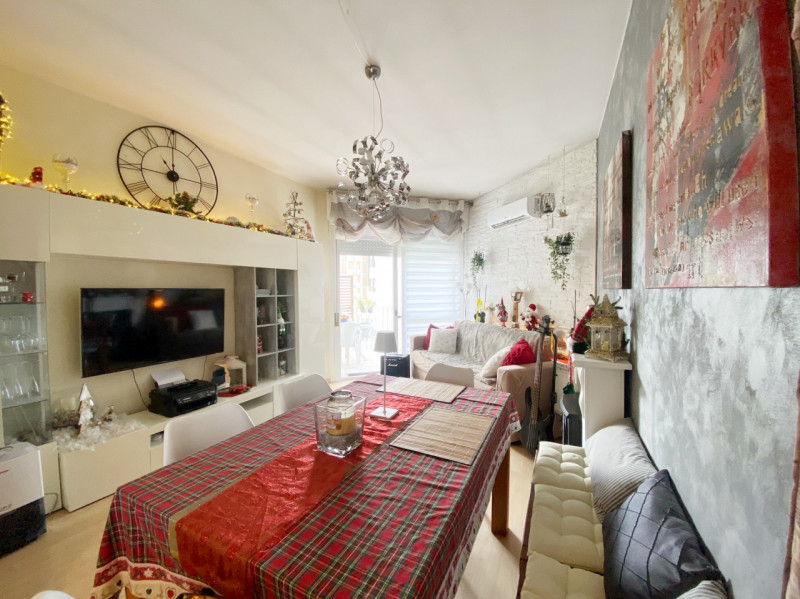 (Per INFO Mara 3481536890) A Jesolo Lido, zona Piazza Milano, siamo a proporre in vendita un inte...