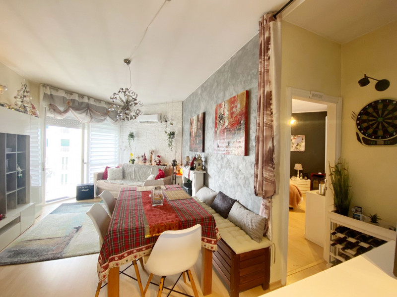 (Per INFO Mara 3481536890) A Jesolo Lido, zona Piazza Milano, siamo a proporre in vendita interes...